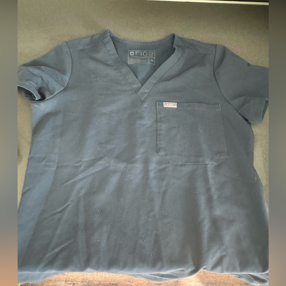 FIGS CATARINA SCRUB TOP